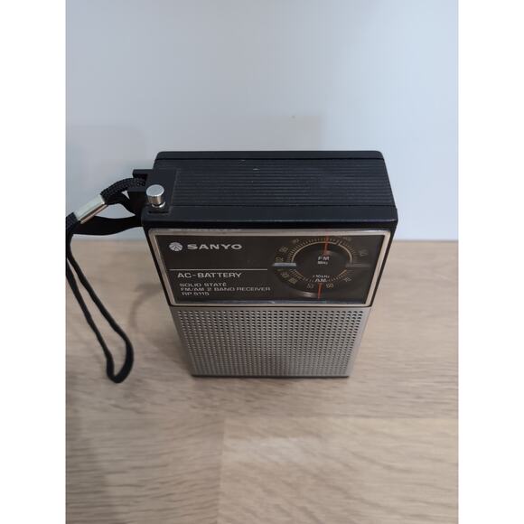 Vintage Sanyo RP 5115 FM/AM 2 Band Receiver AC Battery Radio Solid State Working - Picture 4 of 11